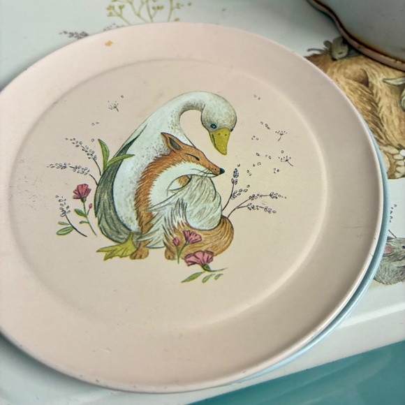 Adorable vintage child’s teaset in original carrying case. - Picture 9 of 12